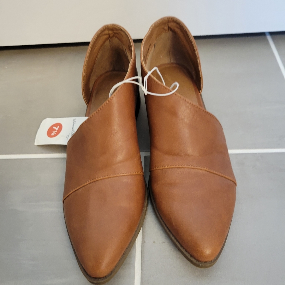NWT Universal Thread Wenda Cutout Flats Booties Cognac